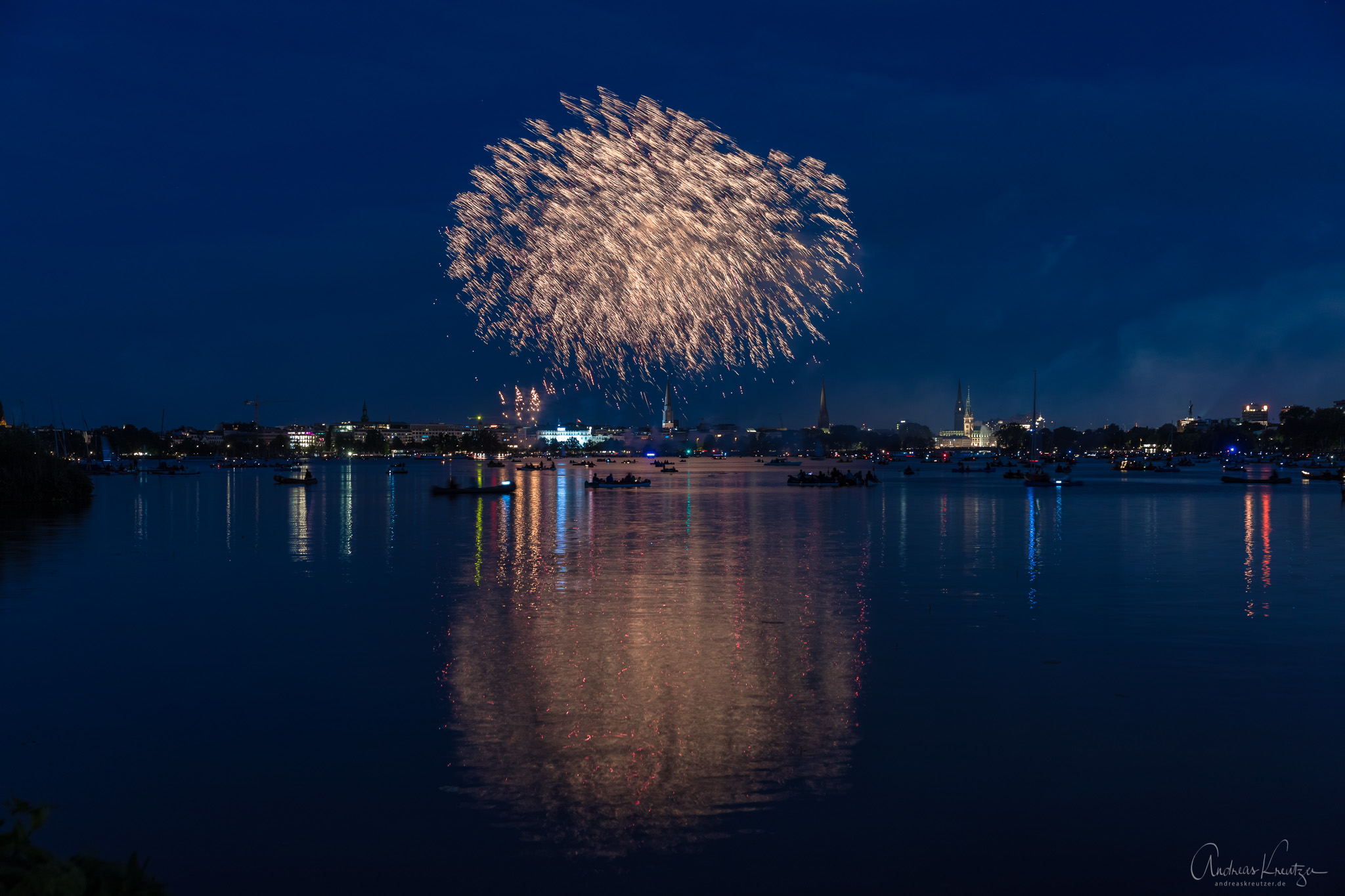 Feuerwerk-zum-Kirschbluetenfest_5M487886.jpg