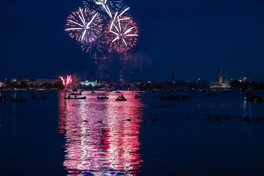 Feuerwerk zum Kirschbluetenfest 5M487805.jpg