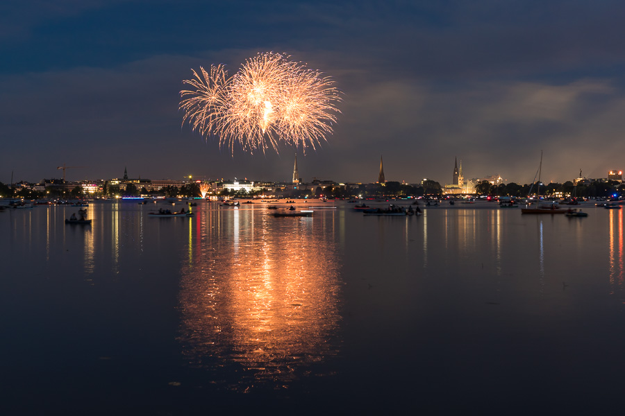 Feuerwerk zum Kirschbluetenfest 5M487853.jpg