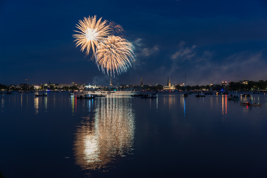 Feuerwerk zum Kirschbluetenfest 5M487872.jpg