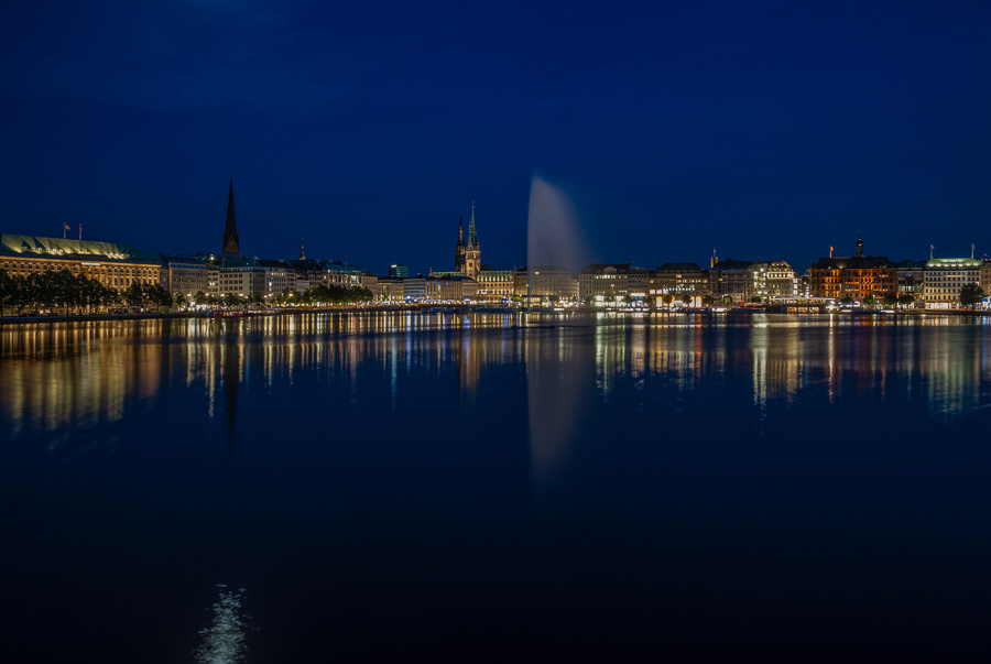 Binnenalster zur blauen Stunde Binnenalster-zur-blauen-Stunde_081A7444-Bearbeitet.jpg