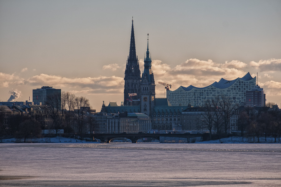 Blick ueber die Aussenalster Blick-ueber-die-Aussenalster_Hamburg_H1194825-Bearbeitet.jpg