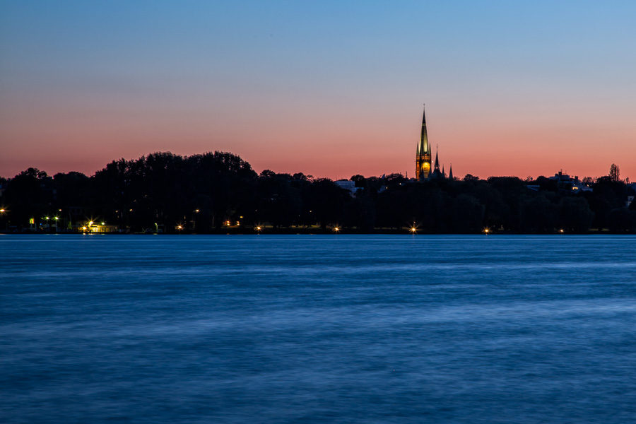 Blick-über-die-Außenalster-auf-St.-Johannis_ZN5A2932-Bearbeitet.jpg