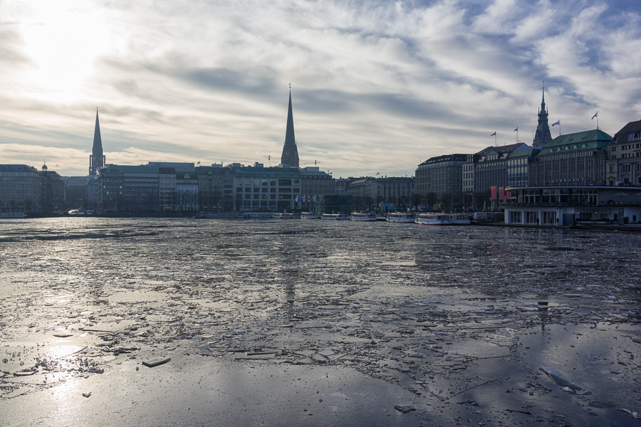 Hamburger Binnenalster im Winter DSC02045-Bearbeitet.jpg