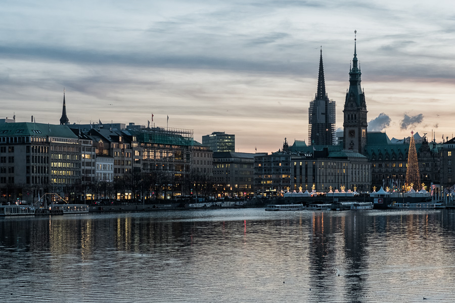 Hamburger Binnenalster DSCF3125-Bearbeitet.jpg