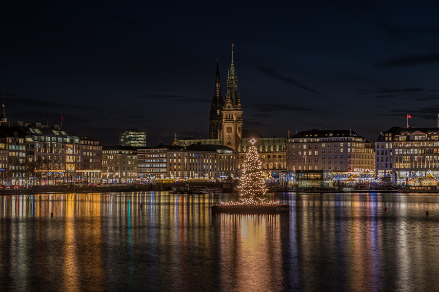 Binnenalster zur Weihnachtszeit H1192138.jpg