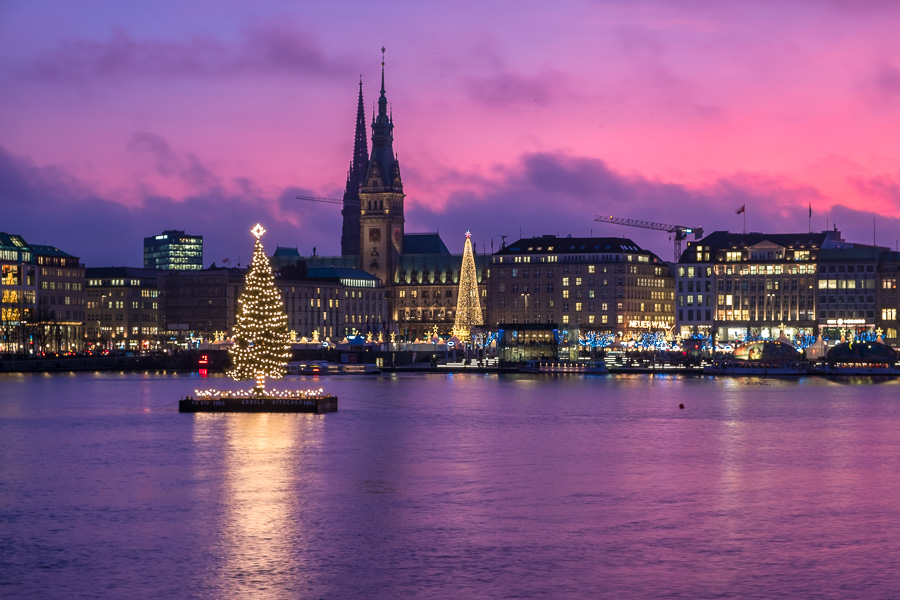 Hamburger Binnenalster zur Weihnachtszeit X2177510.jpg