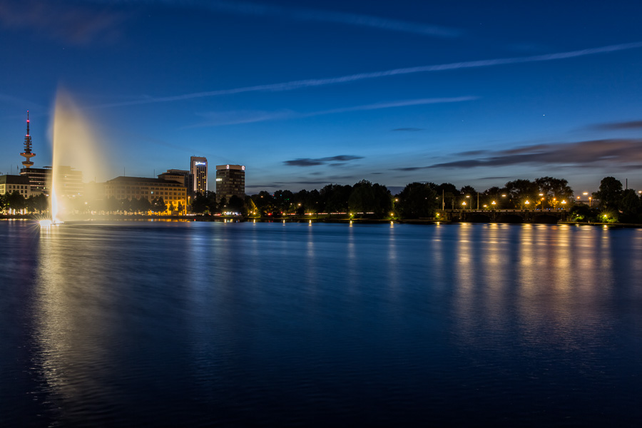 Binnenalster zur blauen Stunde ZN5A3598-Bearbeitet.jpg