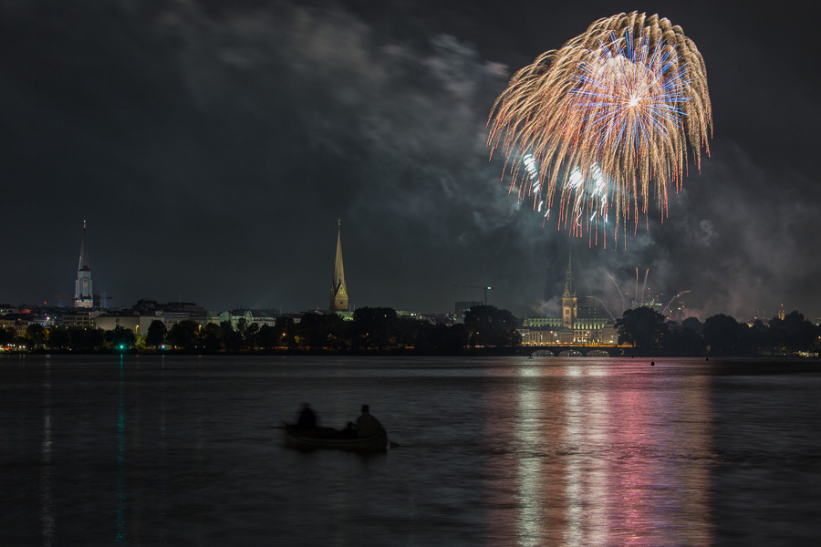Feuerwerk auf der Alster ZN5A4577-Bearbeitet.jpg