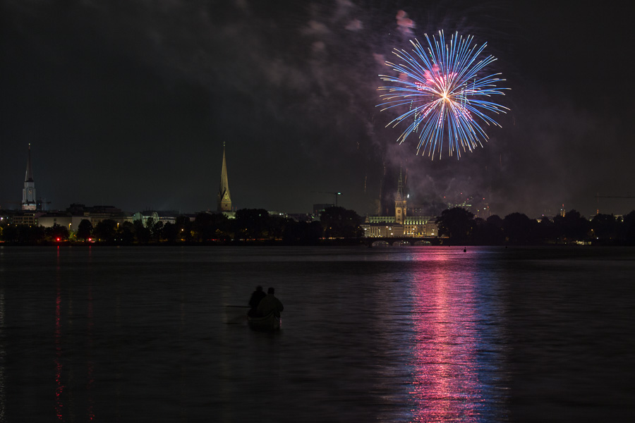 Feuerwerk auf der Alster ZN5A4582-Bearbeitet.jpg