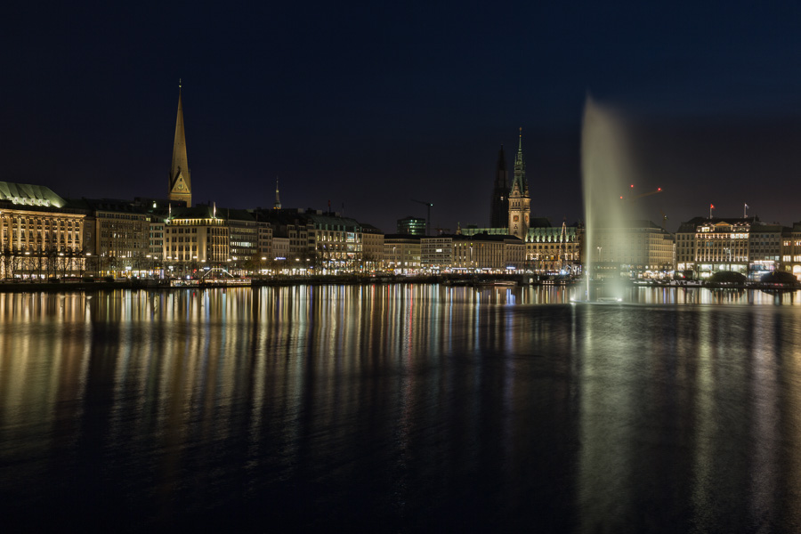 Blick über die Hamburger Binnenalster ZN5A5053-Bearbeitet.jpg