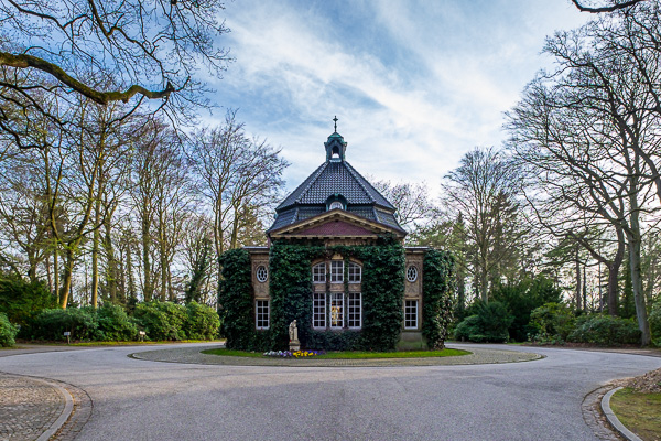 Kapelle I vom Bergedorfer Friedhof DSCF0222.jpg