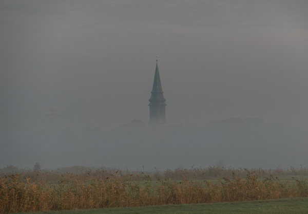Kirche Billwerder im Nebel P1010694.jpg