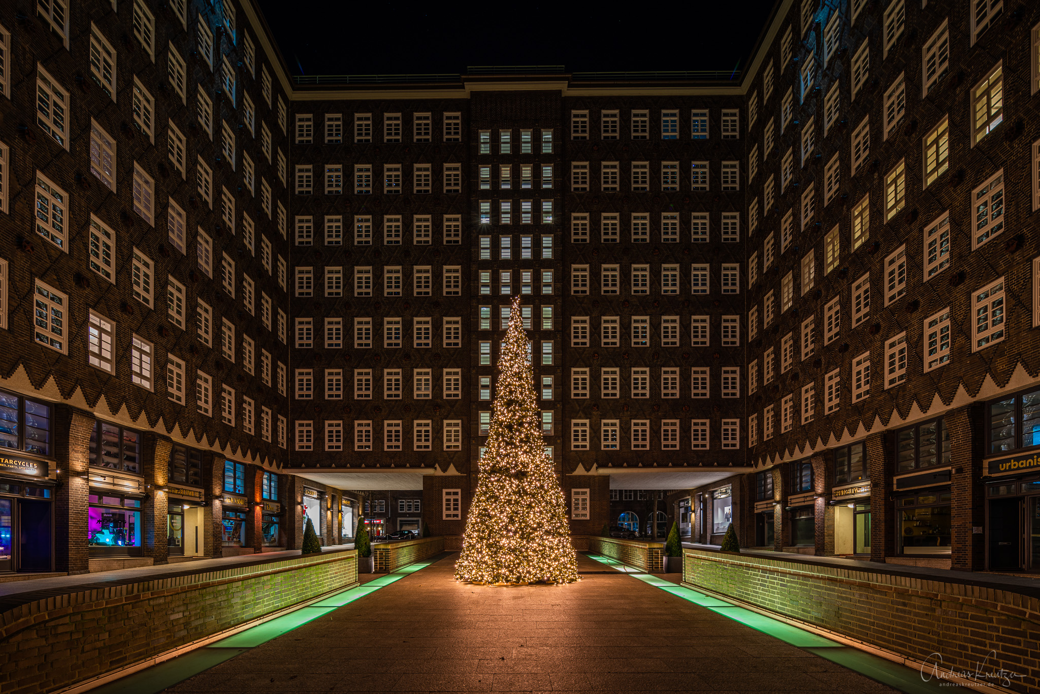 Weihnachtsbaum-im-Sprinkenhof_Hamburg_DSC03897.jpg