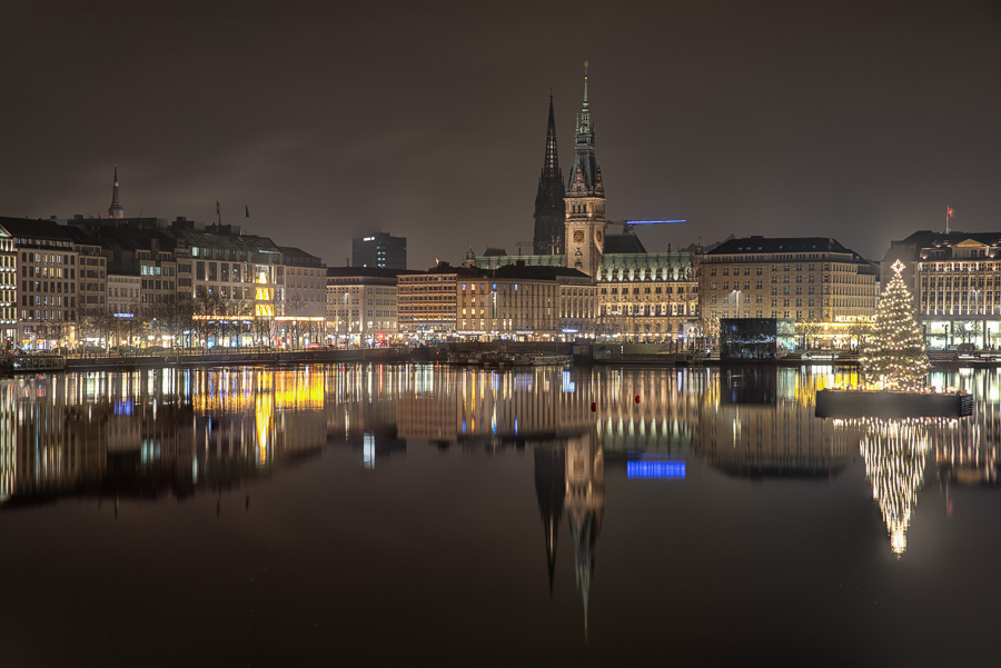 Hamburger Binnenalster Hamburger-Binnenalster_Hamburg_081A1923-Bearbeitet.jpg