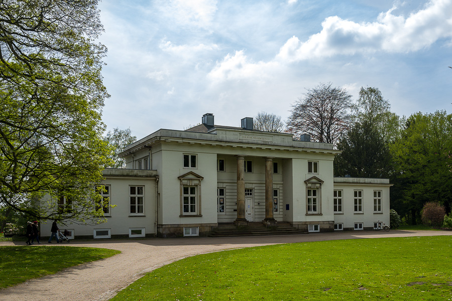 Ehemaliges Landhaus Godeffroy L1020091-Bearbeitet.jpg