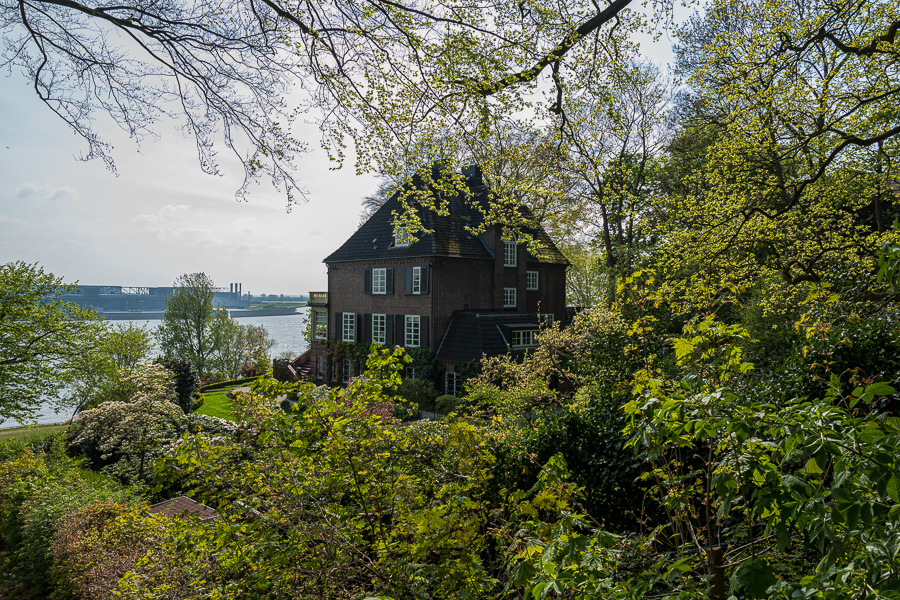 Villa am Blankeneser Kirchenweg L1020117.jpg