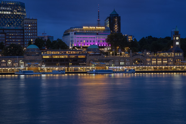 Blick von Steinwerder auf die Landungsbruecken 081A7617-Bearbeitet.jpg
