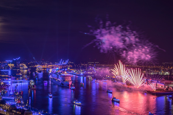 Auslaufparade Cruise Days 2019 5M494082.jpg