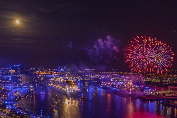 Auslaufparade Cruise Days 2019 5M494273.jpg