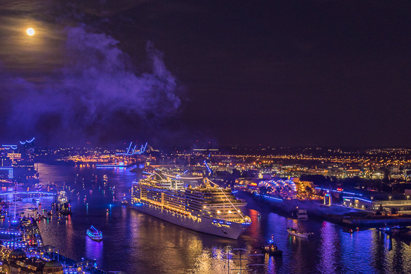 Auslaufparade Cruise Days 2019 5M494289.jpg