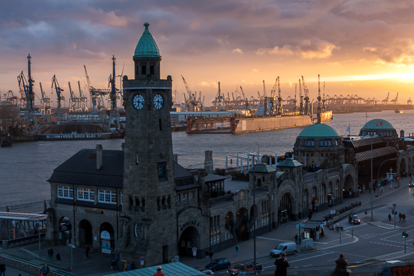 Hamburger Landungsbruecken DSC00071.jpg