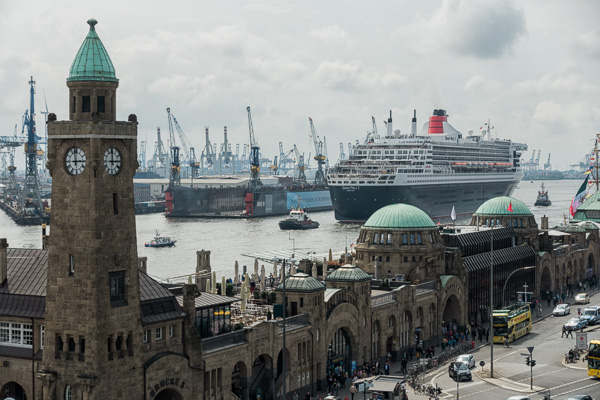 Ausdocken der Queen Mary 2 VI DSC00378-Bearbeitet.jpg