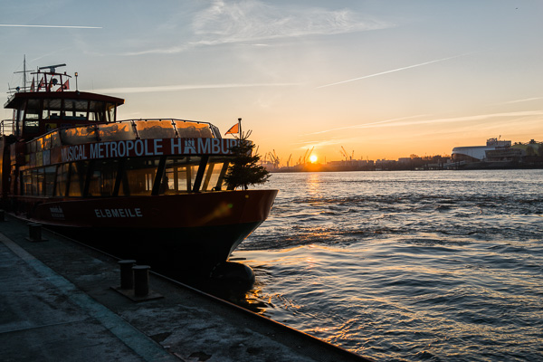 Hafenfähre am Morgen DSC00984-Bearbeitet.jpg