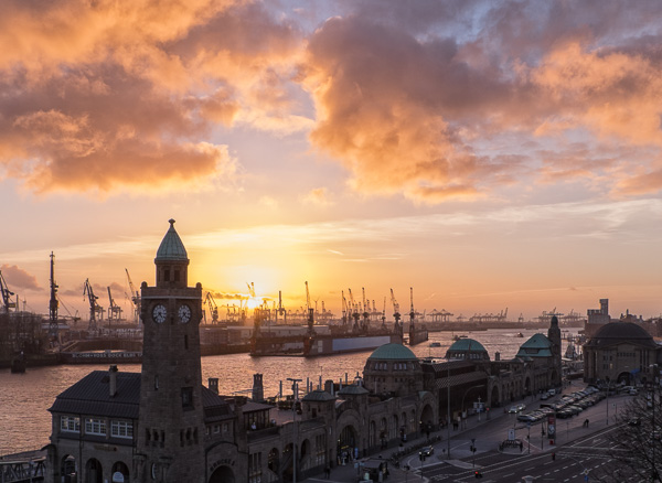 Hamburger Landungsbruecken DSCF3753-Bearbeitet-Bearbeitet-2.jpg