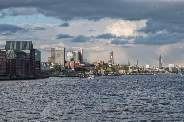 Hamburger Hafen DSCF4969-Bearbeitet.jpg