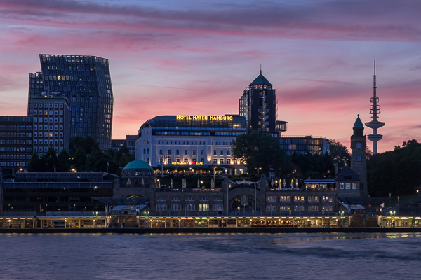 Hotel Hafen Hamburg DSCF7293.jpg
