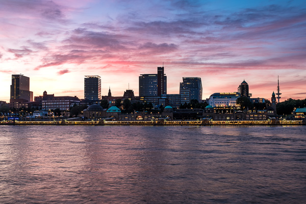 Blick auf die Landungsbruecken DSCF7297-Bearbeitet.jpg