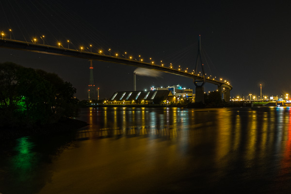 Koehlbrandbruecke bei Nacht DSCF7950.jpg
