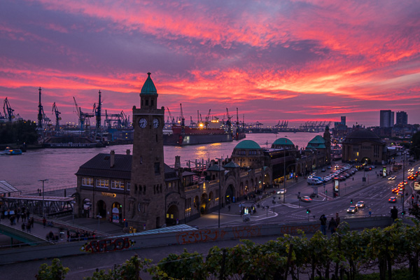 Sonnenuntergang an den Landungsbruecken DSCF8007.jpg