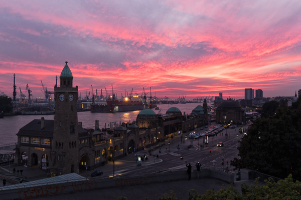 Sonnenuntergang an den Hamburger Landungsbruecken DSCF8021-Bearbeitet.jpg