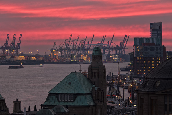 Sonnenuntergang am Hamburger Hafen DSCF8034-Bearbeitet.jpg