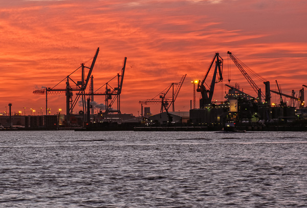 Morgens am Hamburgher Hafen DSCF8589-Bearbeitet.jpg