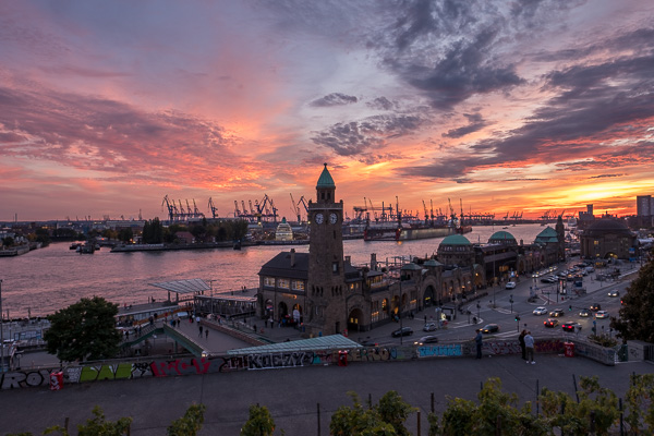 Sonnenuntergang am Hamburger Hafen DSCF9518.jpg