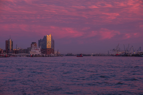 Sonnenuntergang am Hamburger Hafen DSCF9750.jpg