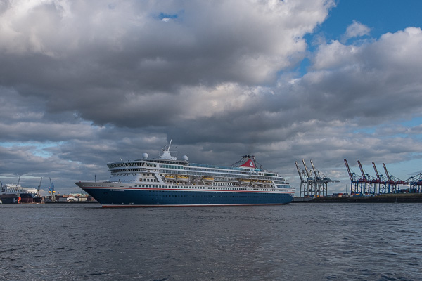 Kreuzfahrtschiff Balmoral in Hamburg H1191369.jpg
