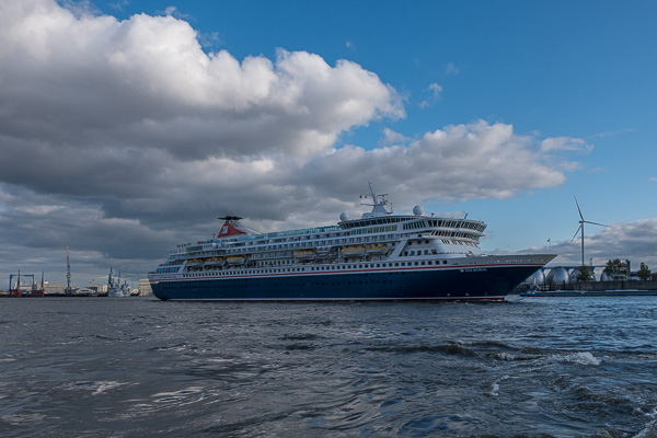 Kreuzfahrtschiff Balmoral in Hamburg H1191435.jpg