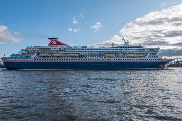 Kreuzfahrtschiff Balmoral in Hamburg H1191458.jpg