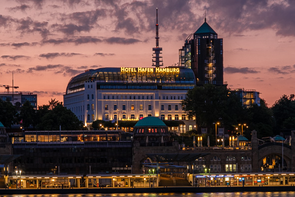 Hotel Hafen Hamburg H1193598.jpg