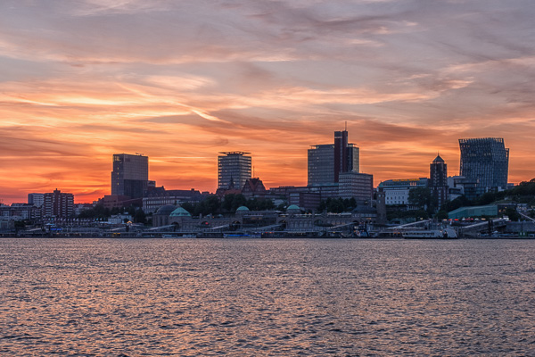 Sonnenuntergang an den Landungsbruecken H1193674-Bearbeitet.jpg