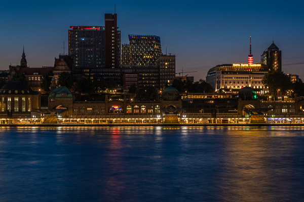 Landungsbruecken H1193798.jpg