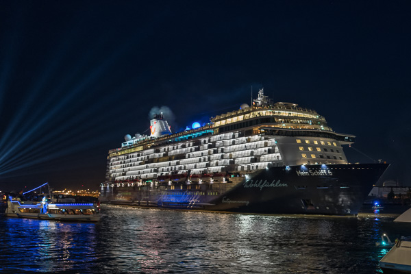Taufe der Mein Schiff 6 in Hamburg L1020390-Bearbeitet.jpg