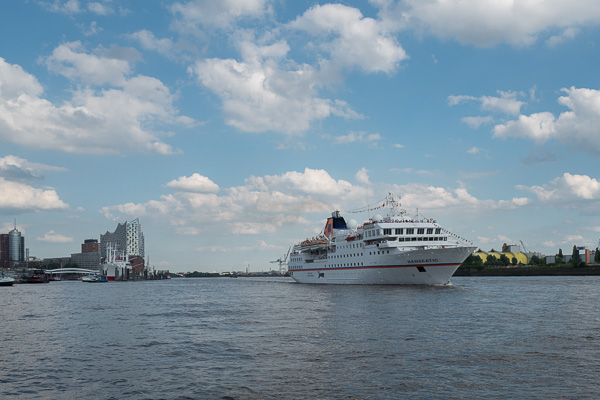 Hanseatic in Hamburg L1020467.jpg