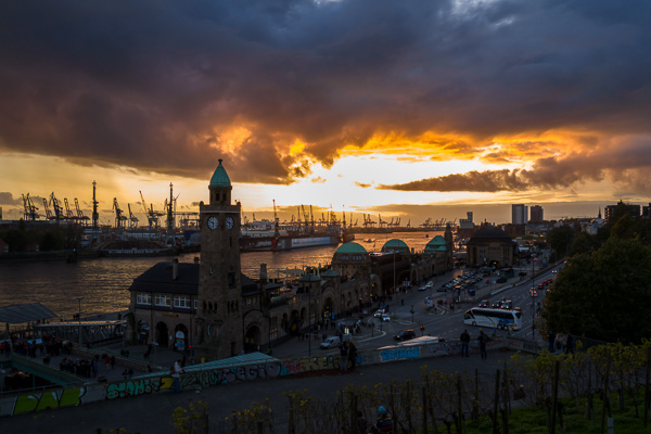 Sonnenuntergang an den Landungsbruecken L1060256.jpg