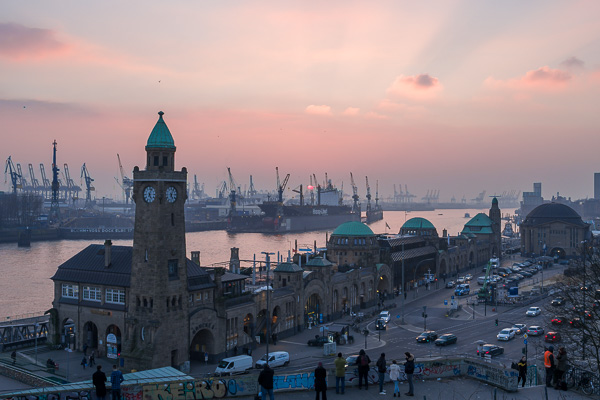 Sonnenuntergang an den Landungsbruecken L1070047.jpg