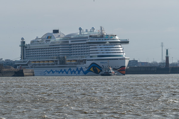 AIDAperla in Hamburg P1390412.jpg